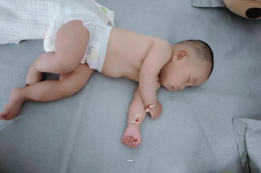 东阳宝宝先长上牙还是下牙